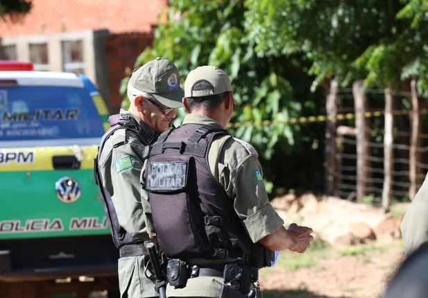 Policiais militares no local da ocorrência