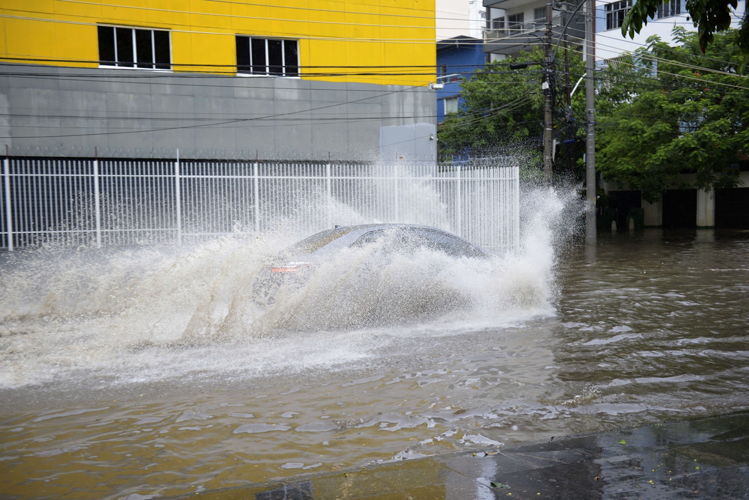 Bairro da Tijuca após forte chuva no Rio de Janeiro 