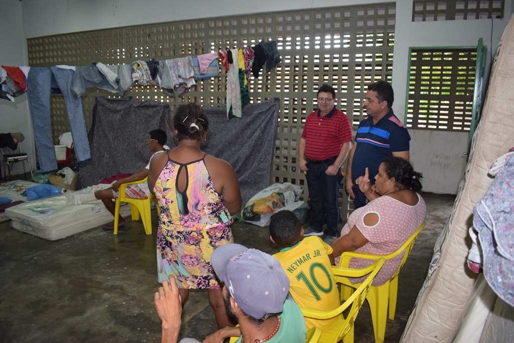 Prefeito Ribinha visita famílias desabrigadas em Campo Maior