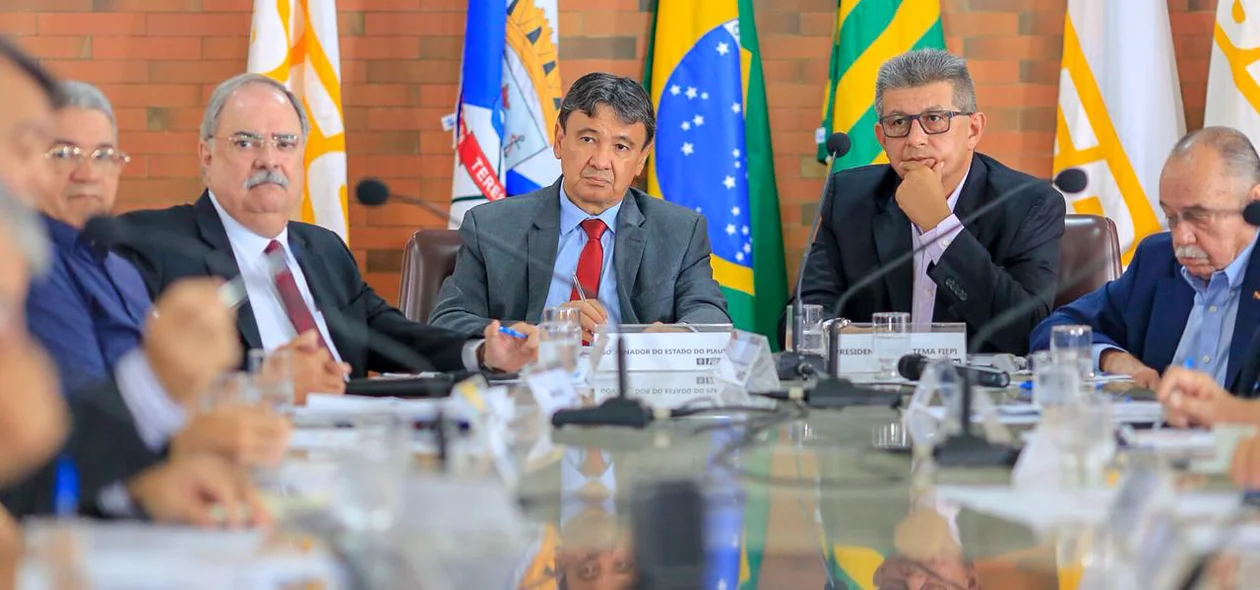 Wellington Dias ao lado de Zé Filho em reunião na FIEPI
