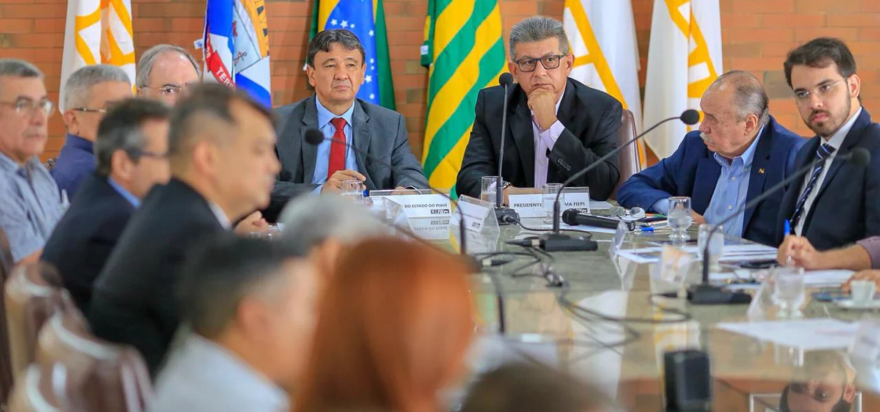 Wellington Dias participa de reunião com representantes da FIEPI e Sebrae