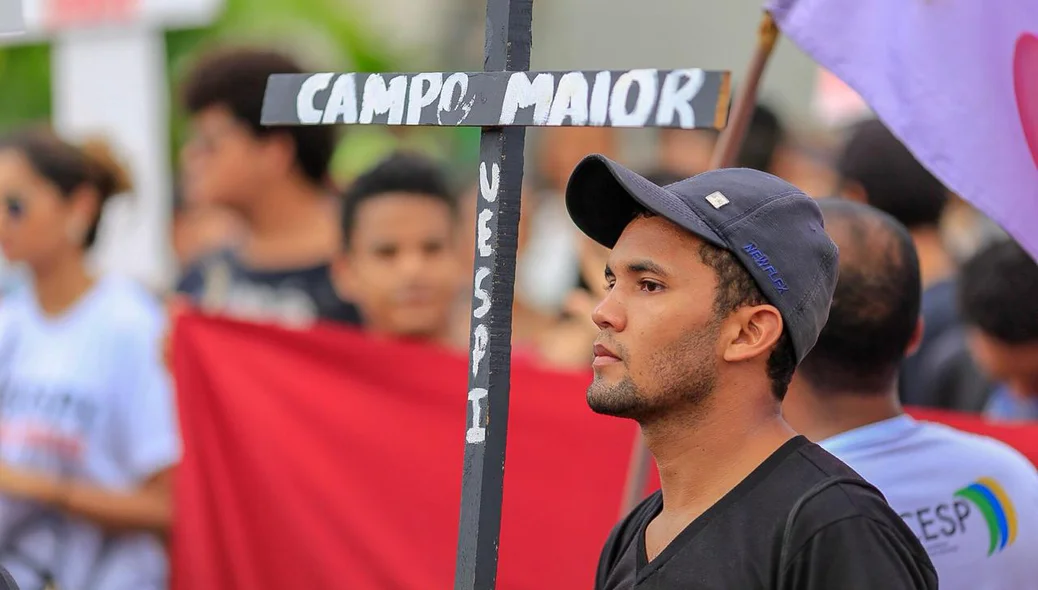 Aluno de Campo Maior em protesto na Alepi.