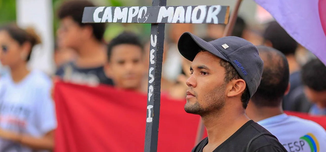 Aluno de Campo Maior em protesto na Alepi.