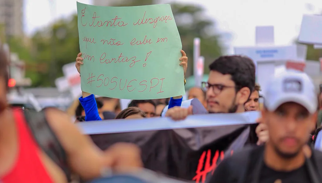Alunos em apoio a greve.