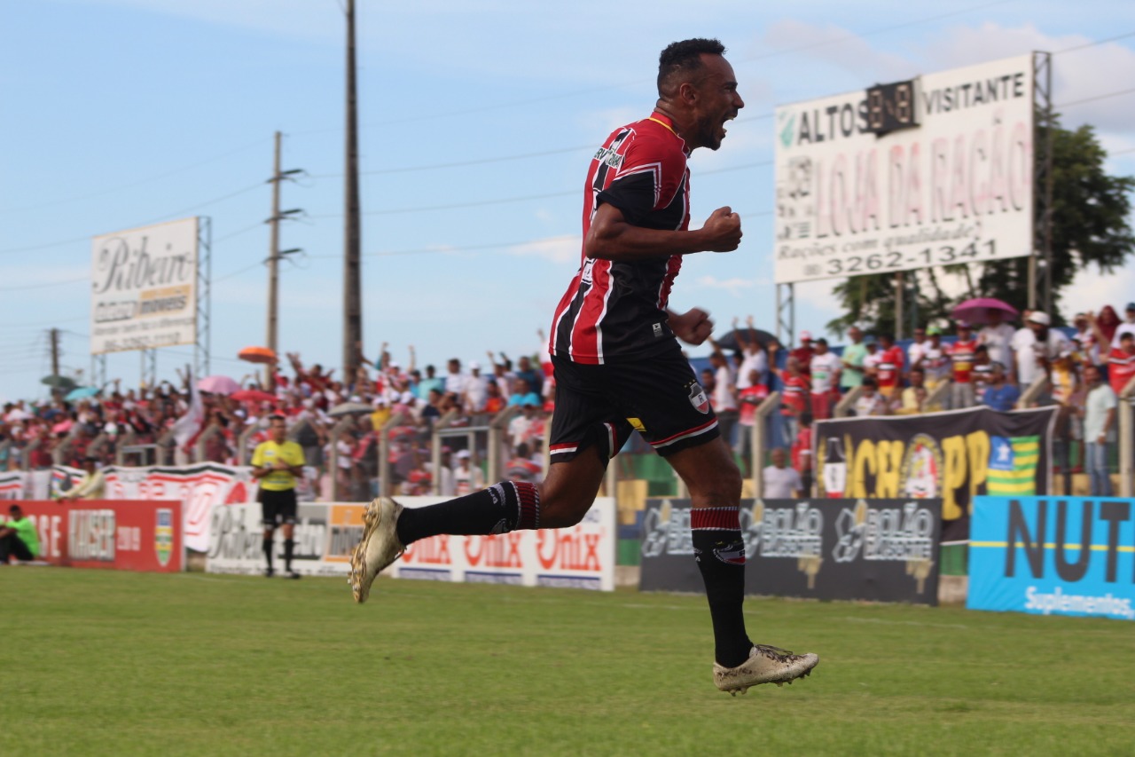 Eduardo comemora vitória do River
