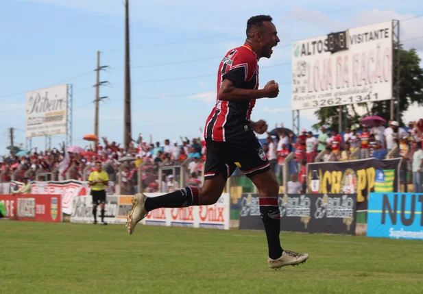 Eduardo comemora vitória do River
