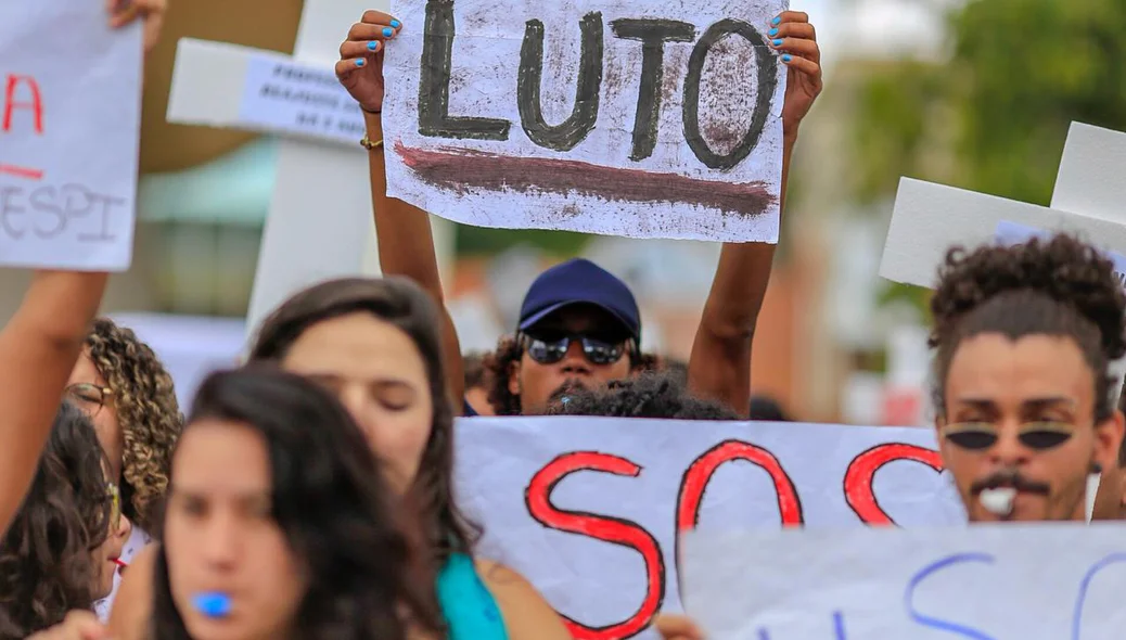 Manifestantes em favor do movimento na Alepi.