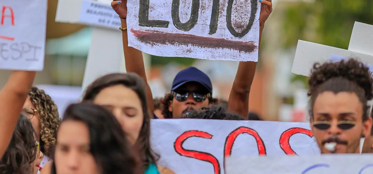 Manifestantes em favor do movimento na Alepi.
