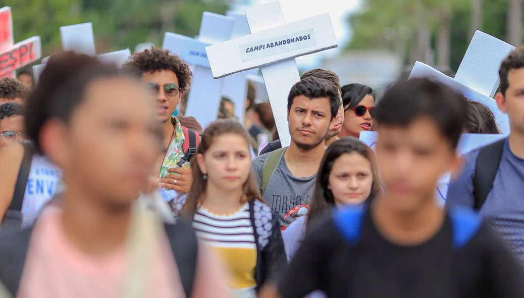 Manifestantes na Alepi