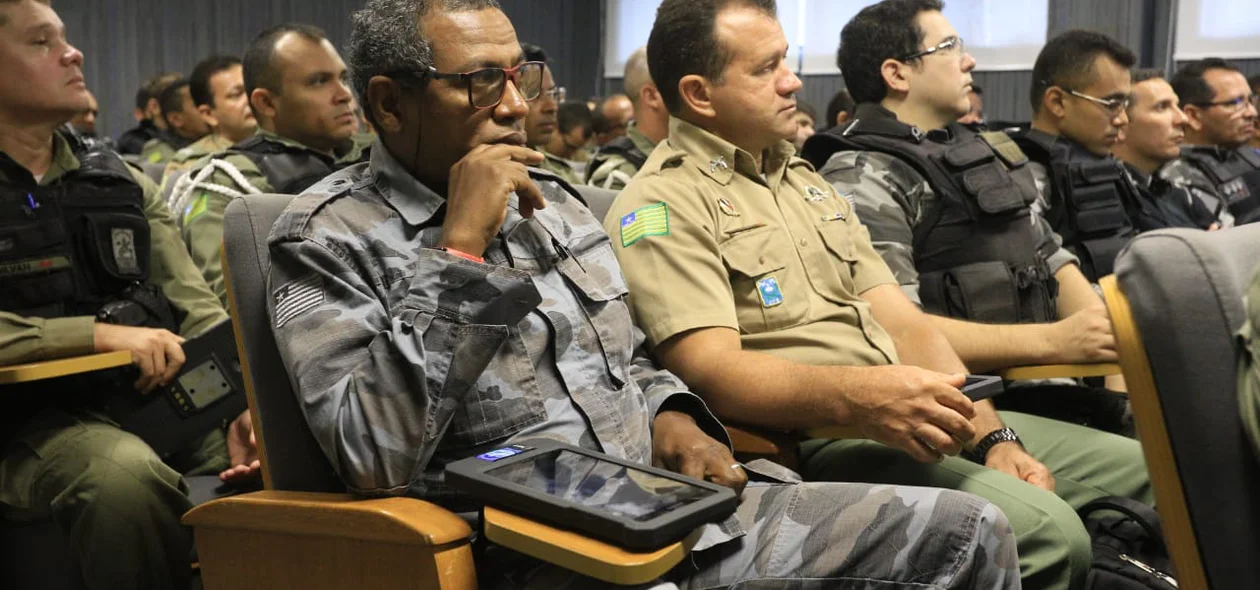 Policiais Militar durante lançamento do sistema PMPI Mobile