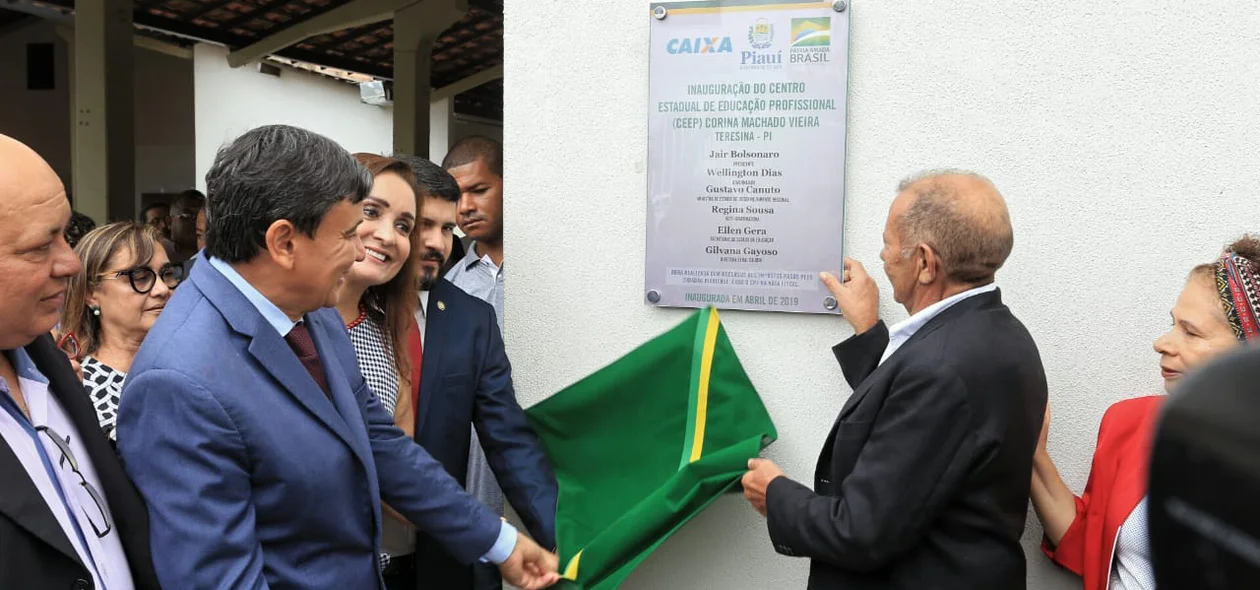Wellington Dias inaugura escola na centro educacional tecnológico de Teresina