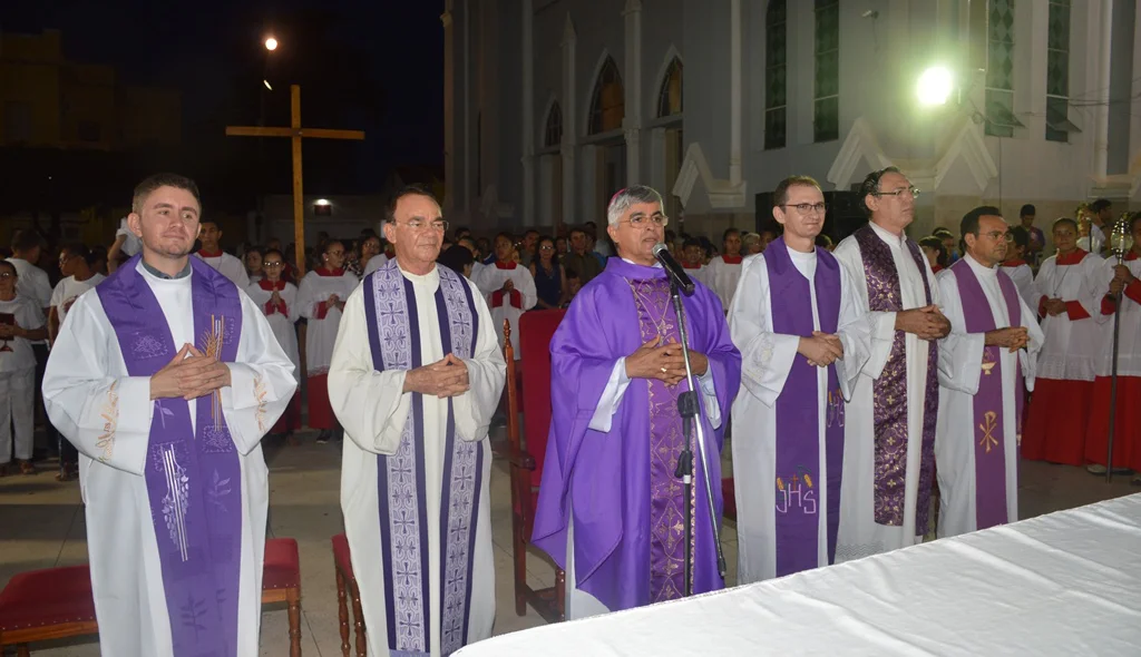 Dom Plínio preside a celebração