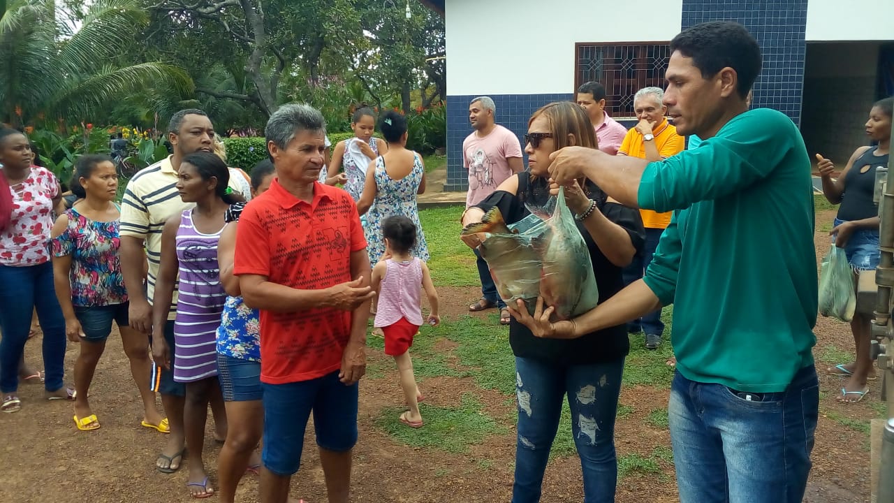 Entrega de 900kg de peixe