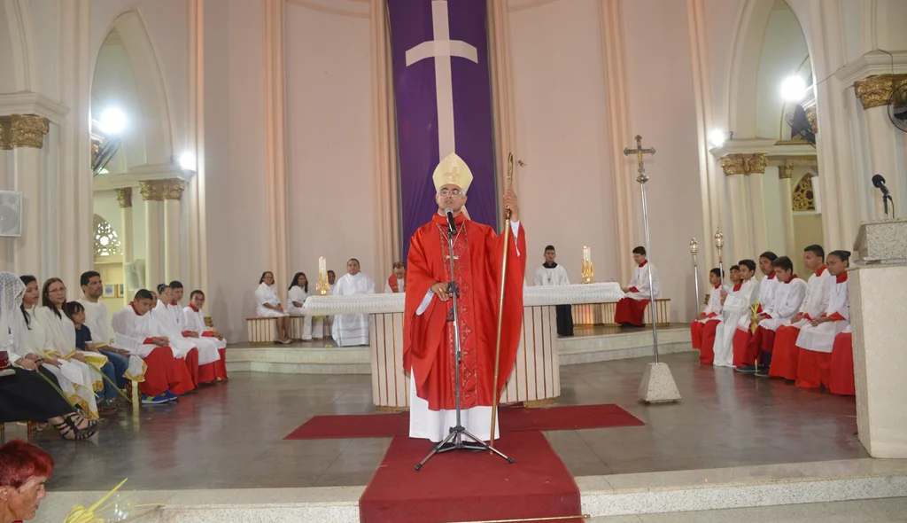 Dom Plínio preside celebração