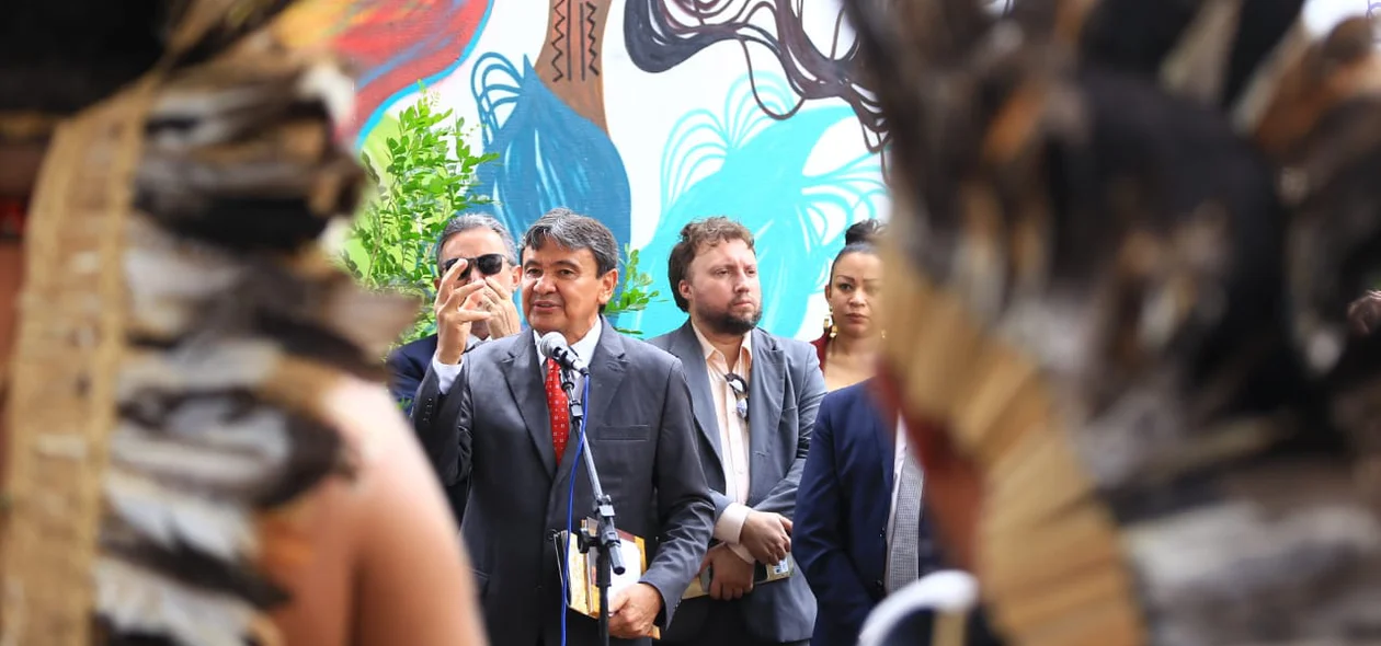 Governador Wellington Dias durante solenidade do Dia do Índio