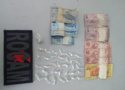 Material encontrado com o suspeito 