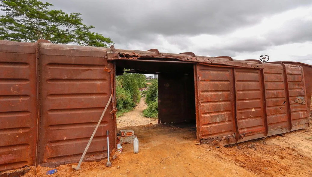 Container para tentar obstruir a passagem