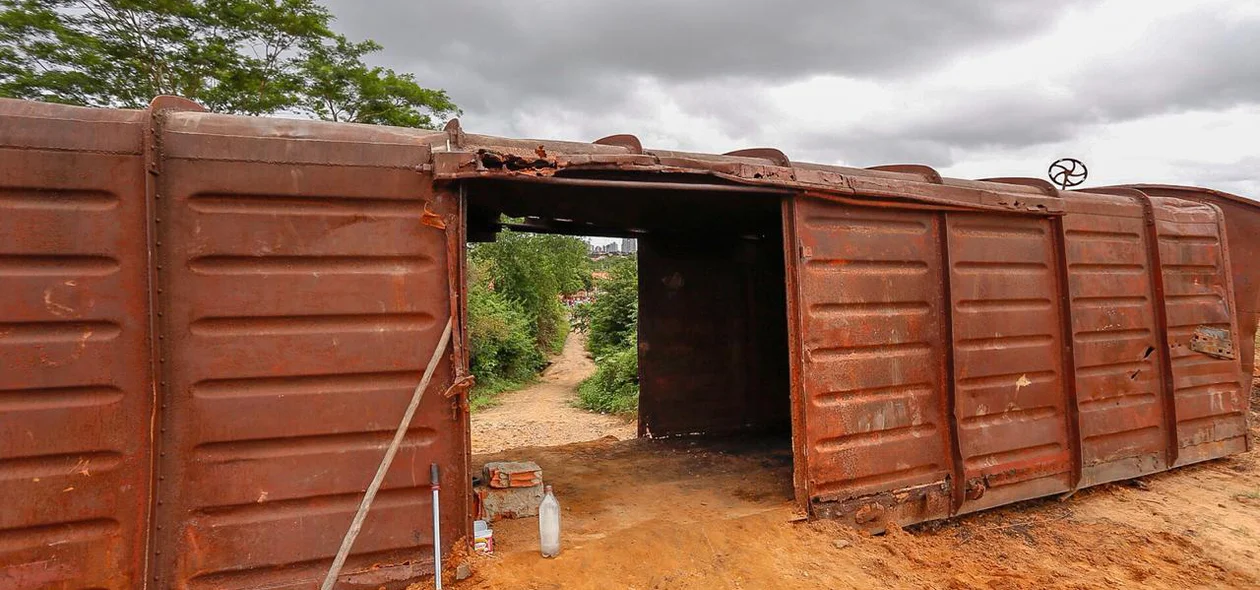 Container para tentar obstruir a passagem