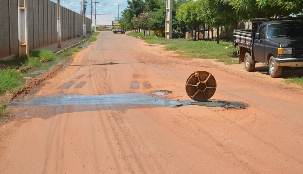 Saneamento com problema no Parque de Exposição