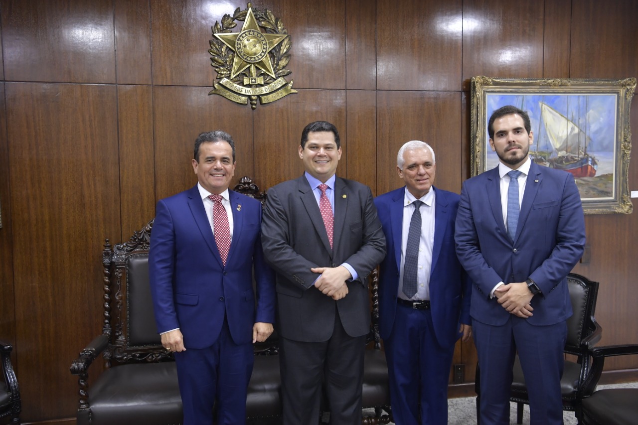 Henrique Pires, Themístocles Filho e marcos Aurélio participaram da reunião