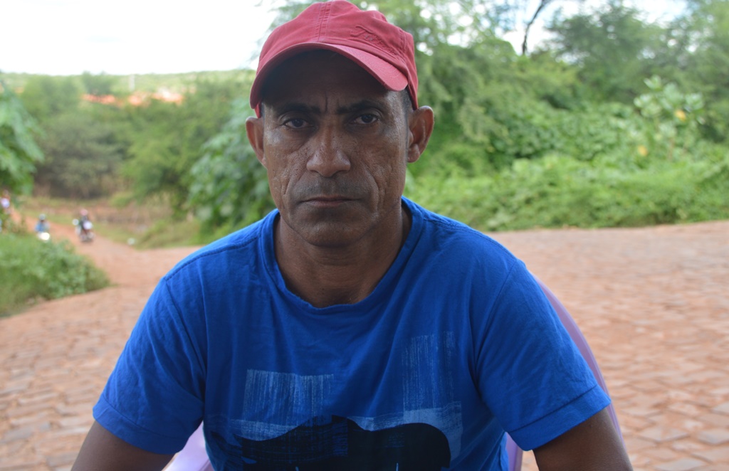 Salvador apela ao prefeito Padre Walmir por seu emprego