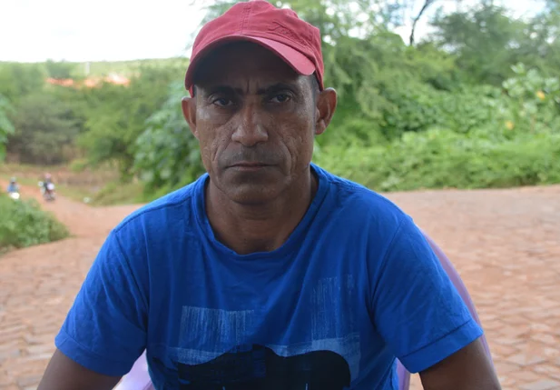 Salvador apela ao prefeito Padre Walmir por seu emprego