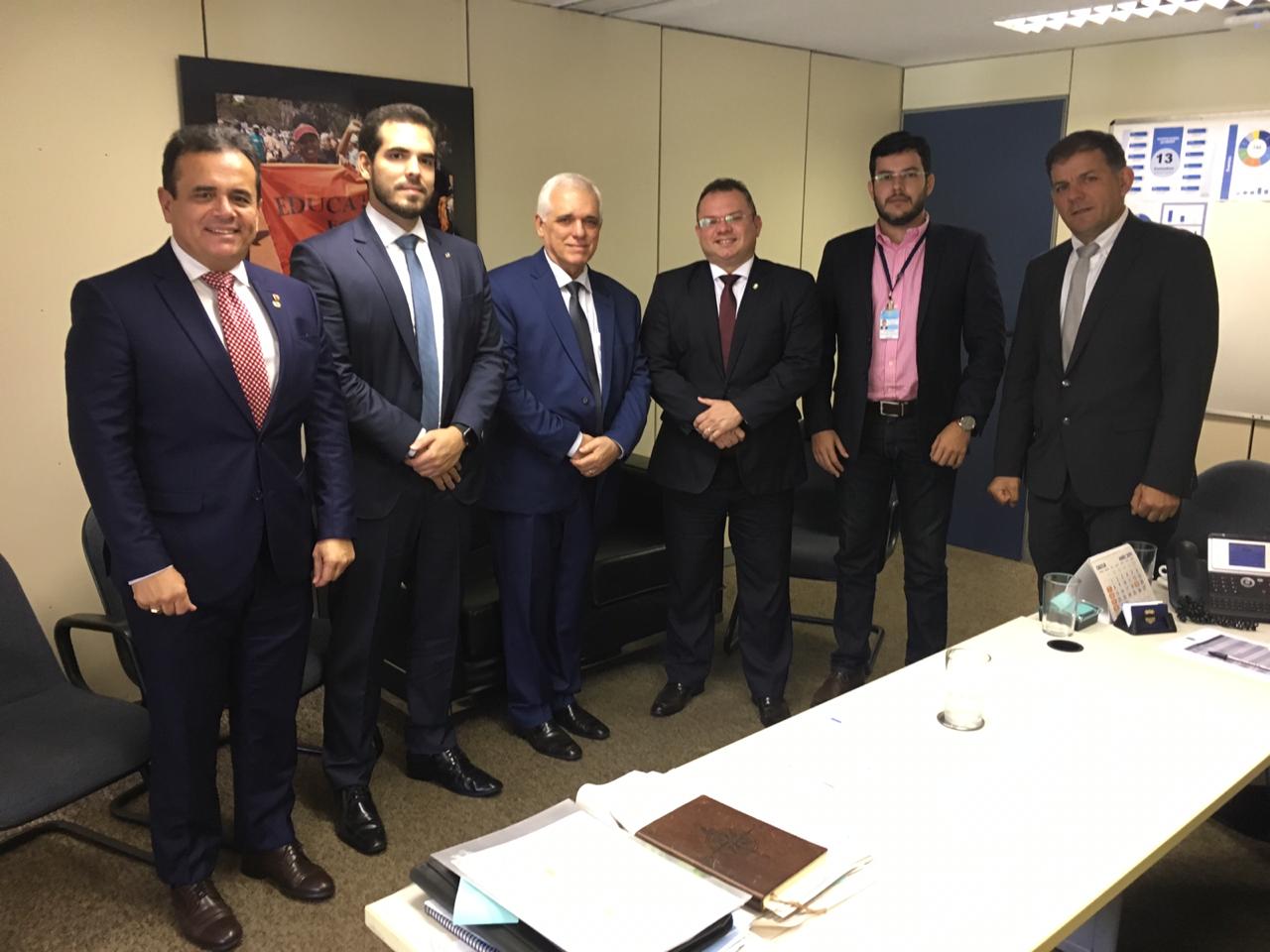 Tenente-coronel Nixon Frota reunido com deputados 