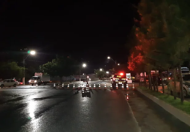 Trecho bloqueado na Avenida Pinheiro Machado