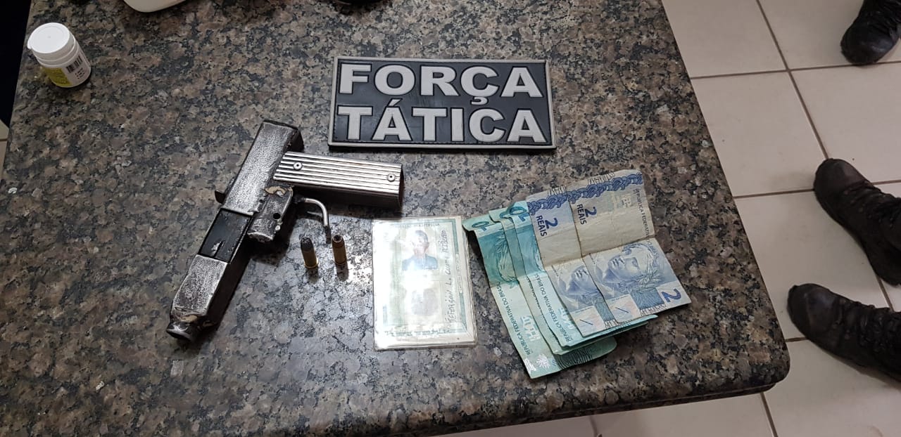 Arma encontrada pela PM com suspeito 