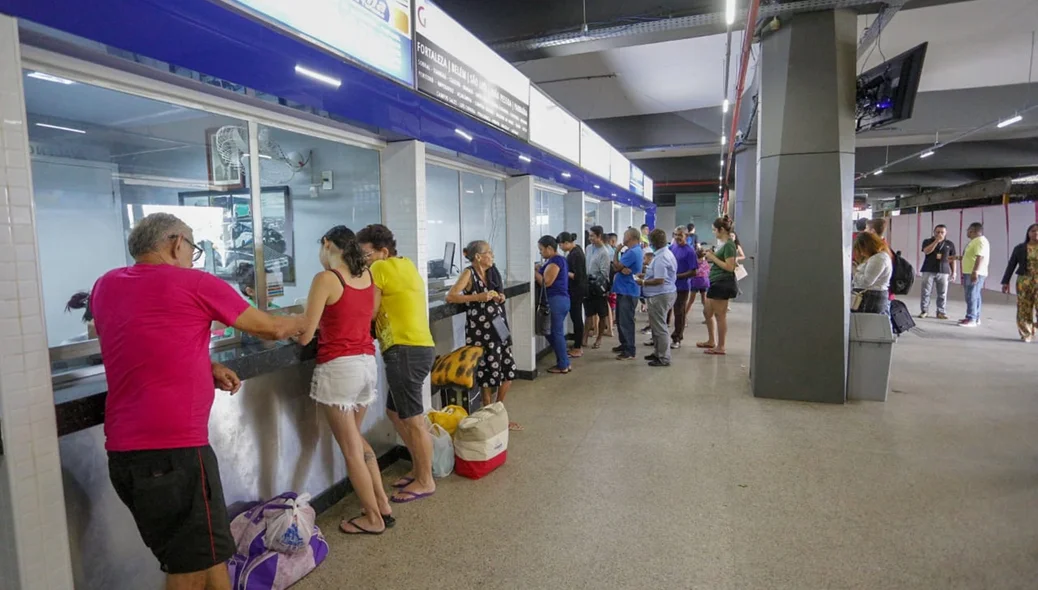 Compras de passagens na rodoviária Lucídio Portella