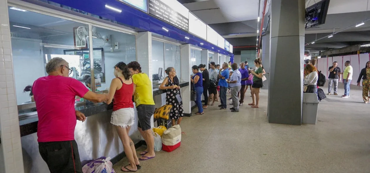Compras de passagens na rodoviária Lucídio Portella