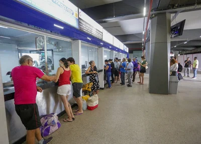 Compras de passagens na rodoviária Lucídio Portella