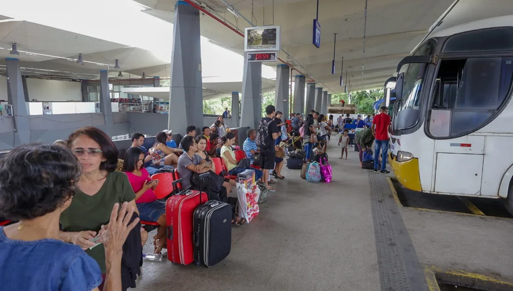 Salão de embarque do terminal Lucídio Portella 