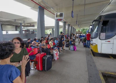 Salão de embarque do terminal Lucídio Portella 