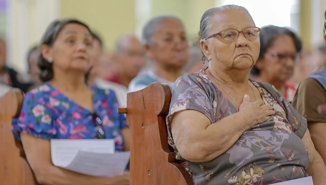 Fiéis participam da celebração na Catedral Nossa Senhora das Dores
