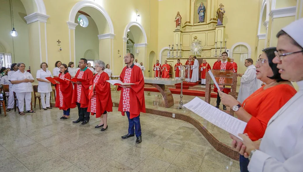 Missa que antecede a procissão do senhor morto
