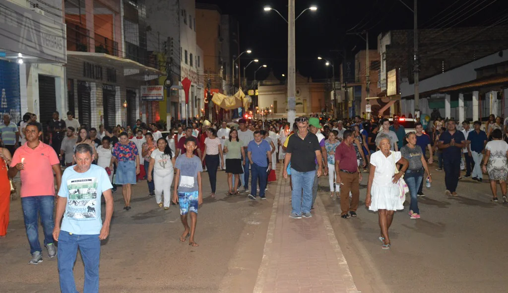 Procissão segue pela avenida Getúlio Vargas