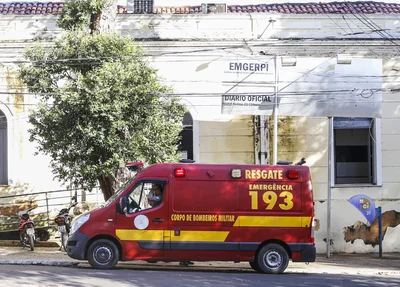 Teto da Emgerpi ameaça desabar no centro de Teresina