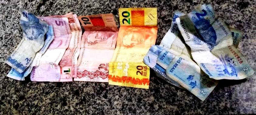 A quantia de R$81,50 que havia sido roubada foi recuperado pela Polícia Militar