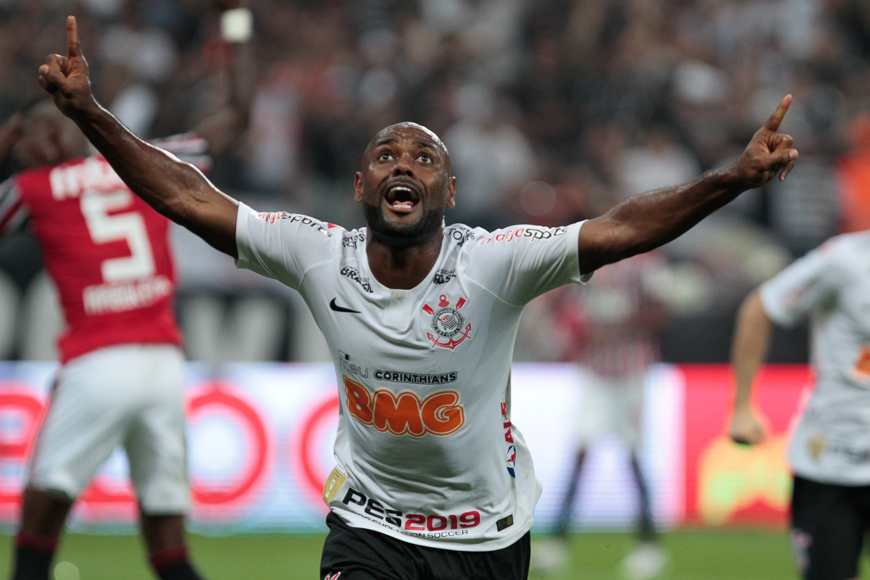 Love comemora gol