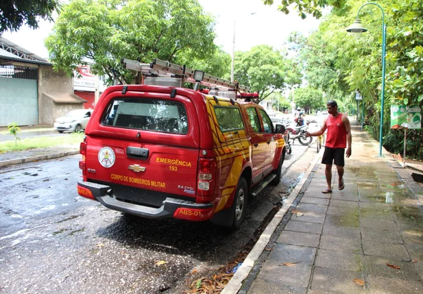 Carro cai no Rio Parnaíba em Teresina