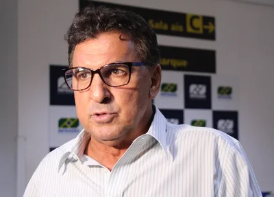 Estevam Soares, treinador do Altos