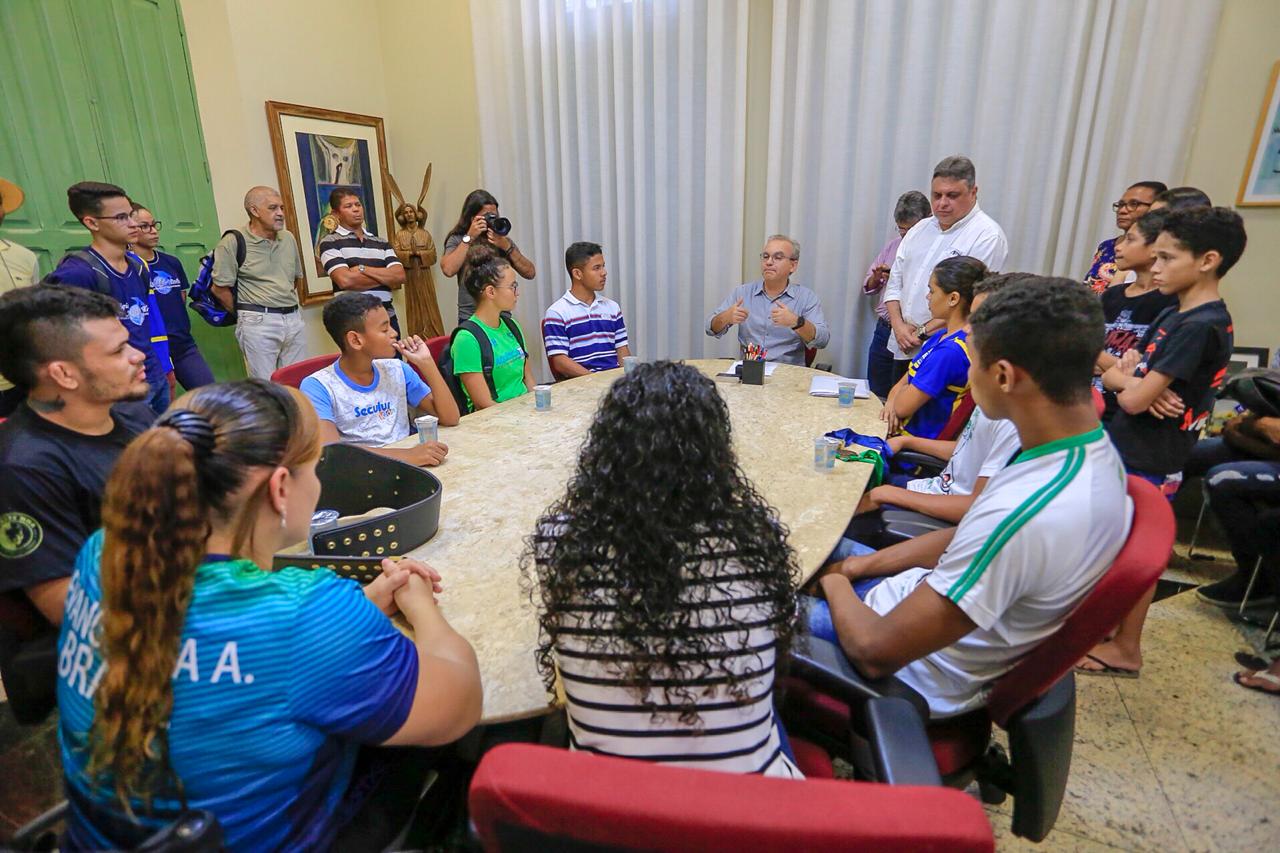 Firmino Filho durante reunião na Prefeitura de Teresina
