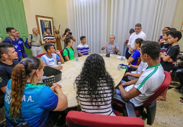 Firmino Filho durante reunião na Prefeitura de Teresina