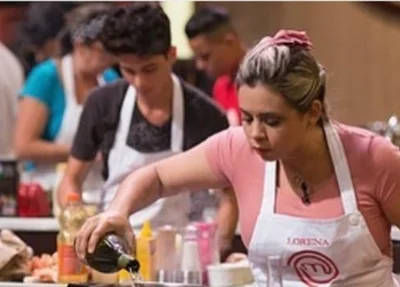 Lorena Dayse durante prova do Masterchef