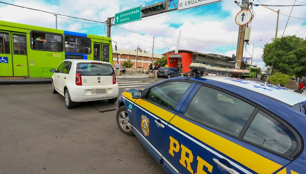 Agentes da Polícia Rodoviária Federal