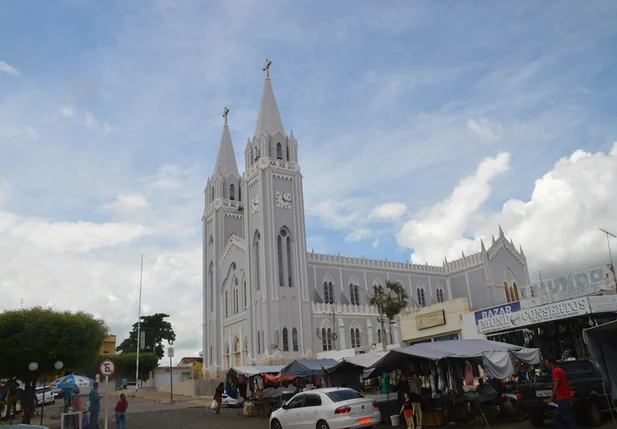 Igreja Catedral de Picos inicia troca de piso