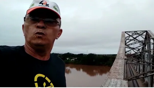 Homem na Ponte Metálica