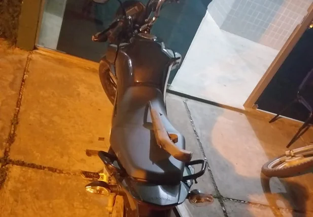 Motocicleta roubada em José de Freitas