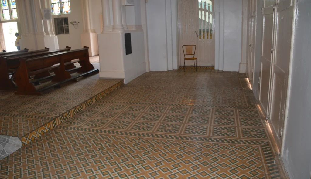 Visão do piso atual da Catedral de Picos